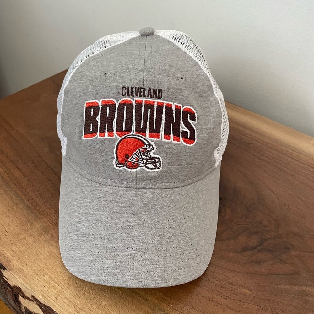 NFL Team Apparel Men's Cleveland Browns Logo Adjustable Trucker Hat One Size